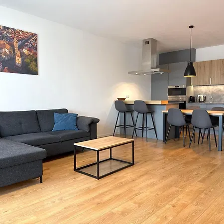 Premium In The Center - Free Parking - Ev Charging Apartman *